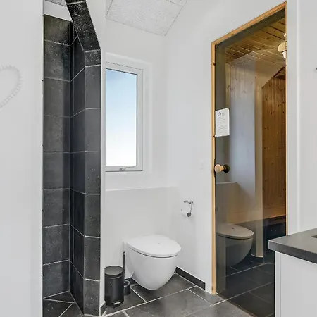Holiday home 4 Bedroom Beautiful In Haderslev Aro