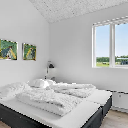 Holiday home 4 Bedroom Beautiful In Haderslev Aro