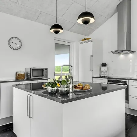 4 Bedroom Beautiful In Haderslev Holiday home *