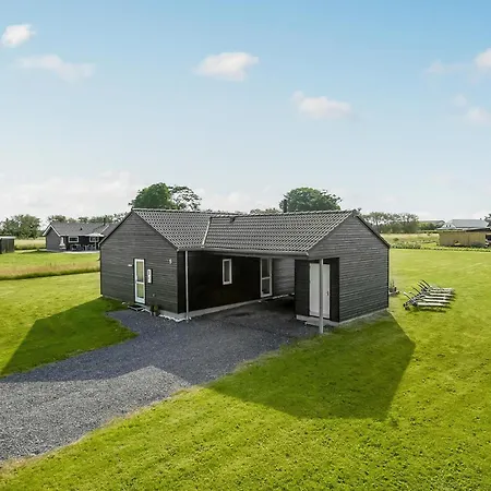 Holiday home 4 Bedroom Beautiful In Haderslev Aro