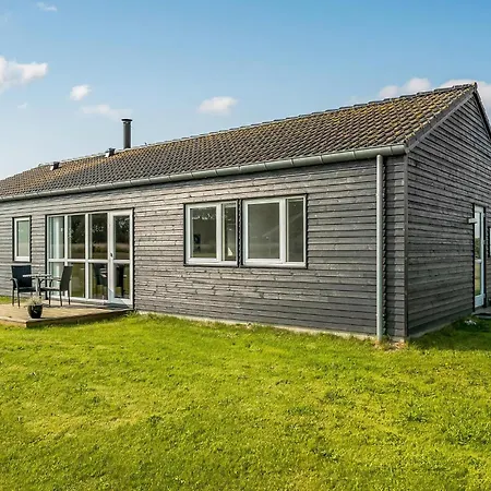 Holiday home 4 Bedroom Beautiful In Haderslev Aro